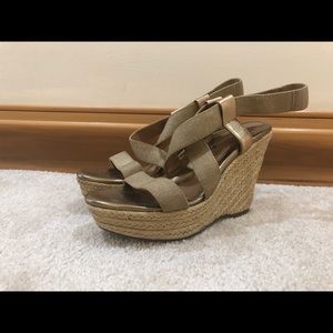 Sofft Gold Espadrille sandals size 8